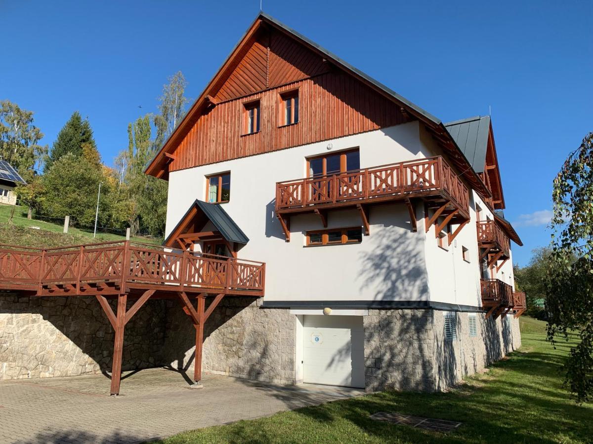 Apartman Mezi Kopci - Mid Hills Apartment Roudnice エクステリア 写真